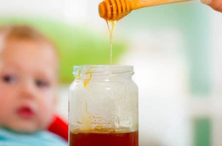 أهمية العسل في تغذية الرضع والأطفال