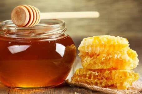 معلومات متفرقة عن العسل